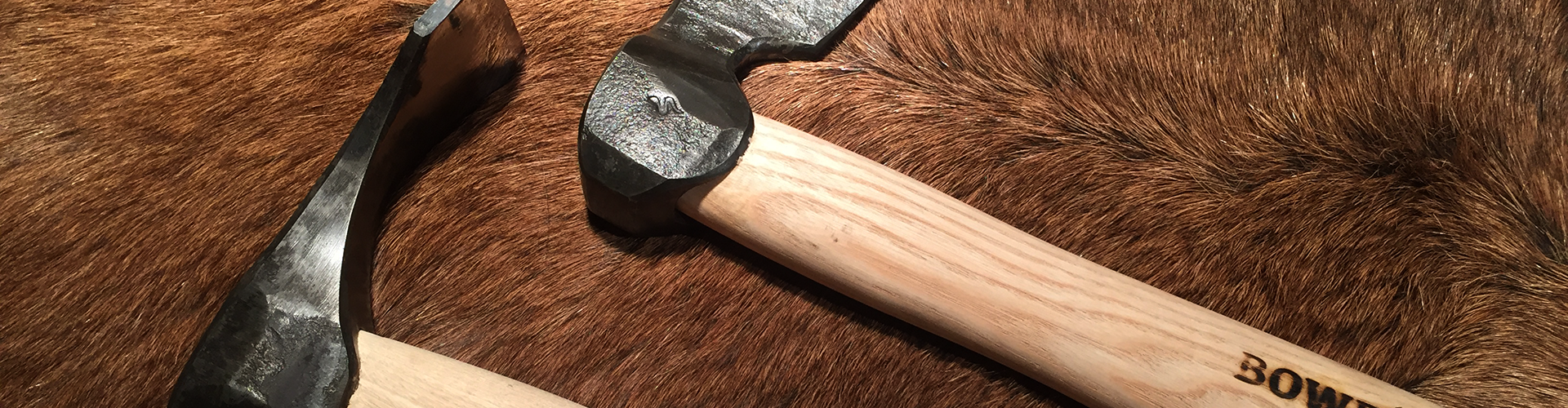 bowfire, BOWFIRE, Bogenschule, Fachhandel, Bogenparcours, Bogen kaufen, Zubehör, Bogenschießen, Bogenreisen, Bogenevents, Kiel, Schleswig Holstein, Deutschland, Bogenbau, Kurs, Workshop, Abendkurs, eigenen Bogen bauen, traditionell, Helmut Ritter, Beil kaufen, Wort- Bildmarke, Bowfire, Bogenreisen, meditatives Bogenschießen, einsgerichtetes Bogenschießen, traditionelles Bogenschießen, intuitives Bogenschießen, traditioneller Bogenbau, Bogenbau, traditionelles Bogenschiessen, Schleswig Holstein, Plön, Rendsburg, Eckernförde, Kiel, Stave, Bogenrohlinge, Bogenbaukurse, Kurse, Workshops, Zubehör, Pfeile, Federn, Köcher, Messer, Sehne, Sehnenumwicklung, Leder, Nockpunkt, Nocken, Tips, Recurve, Syahs, Eibe, Osage Orange, Hasel, Manau, Rattan, Esche, Hickory, Bambus, Eberesche, Weißdorn, Backing, Sehnenbacking, Bogenworkshop, in zwei Tagen, Zubehörworkshop, Zielscheiben aus Ethafoam, Bogensport, Fachhandel, Bogenfestival, bogenguide, Parcours, Deutschlands Parcours,