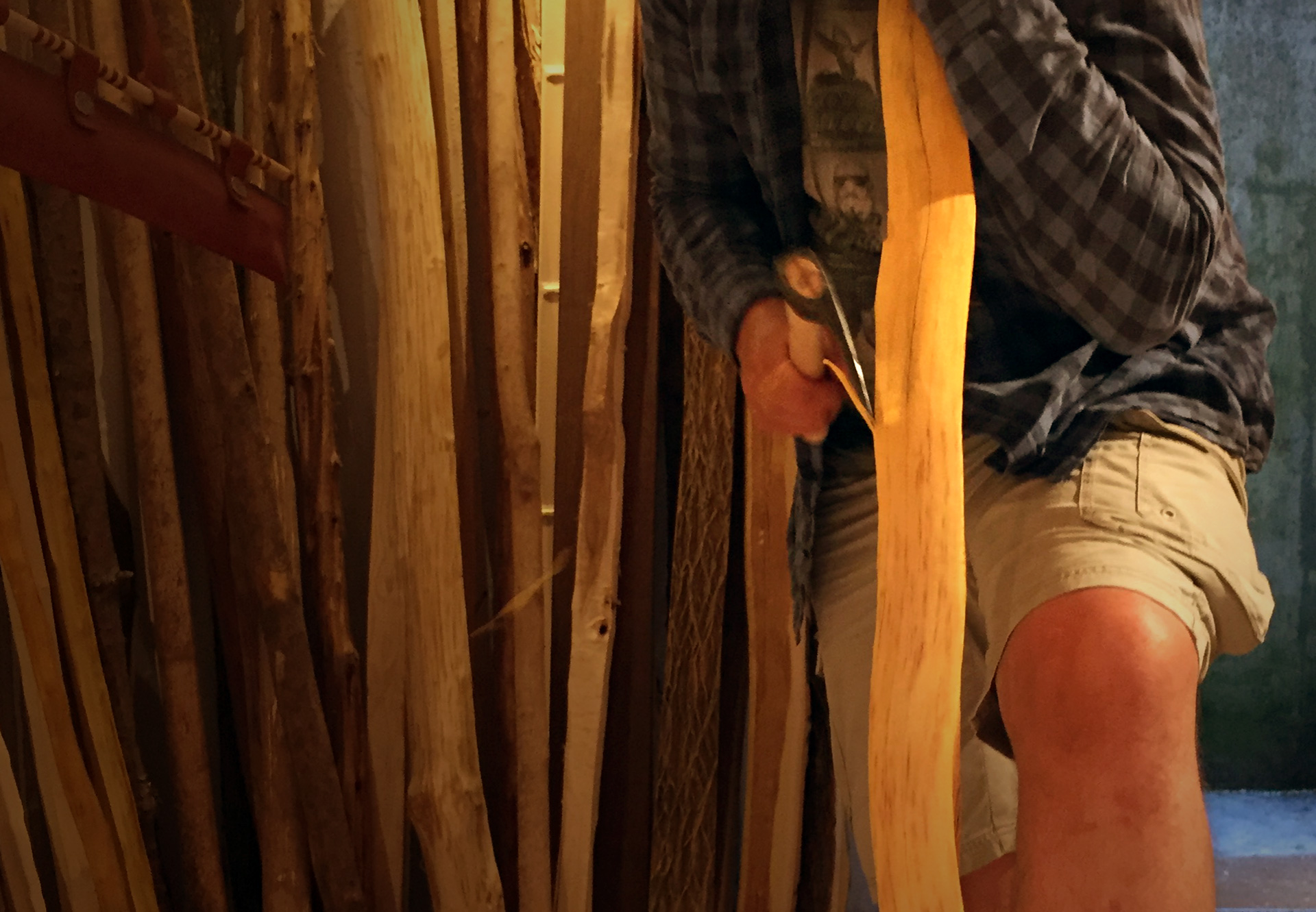 Ziehklinge, Ziehmesser, BOWFIRE, bowfire, Meisterbogen, regelmäßiger Workshop, Intensivbogen, Bogenbauen an zwei Tagen, Kurs, Workshop, Schnupperbogen, Kinderbogenworkshop, Kinderbogenbaukurs, Bogen bauen, Pfeile kaufen, Pfeile bestellen, traditionelle Pfeile kaufen, Holzpfeile kaufen, Bogen bauen, Bowfire, Bogenreisen, meditatives Bogenschießen, einsgerichtetes Bogenschießen, traditionelles Bogenschießen, intuitives Bogenschießen, traditioneller Bogenbau, Bogenbau, traditionelles Bogenschiessen, Schleswig Holstein, Plön, Rendsburg, Eckernförde, Kiel, Stave, Bogenrohlinge, Bogenbaukurse, Kurse, Workshops, Zubehör, Pfeile, Federn, Köcher, Messer, Sehne, Sehnenumwicklung, Leder, Nockpunkt, Primitivbogen, Nocken, Tips, Recurve, Syahs, Eibe, Osage Orange, Hasel, Manau, Rattan, Esche, Hickory, Bambus, Eberesche, Weißdorn, Backing, Sehnenbacking, Bogenworkshop, in zwei Tagen, Zubehörworkshop, Zielscheiben aus Ethafoam, Bogensport, Fachhandel, Bogenfestival, bogenguide, Parcours, Deutschlands Parcours, Abendkurs, Abendworkshop, ethafoam, Ziele, Dart, Trainerstunde Bogenschießen, Bogenhülle, Einführung ins Bogenschießen, Armschutz, Armschoner, Lochzange, Flachdexel, Damast, Messer, geschmiedet, Beil, Köcher,