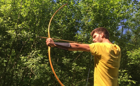 BOWFIRE, bowfire, Meisterbogen, regelmäßiger Workshop, Intensivbogen, Bogenbauen an zwei Tagen, Kurs, Workshop, Schnupperbogen, Kinderbogenworkshop, Kinderbogenbaukurs, Bogen bauen, Pfeile kaufen, Pfeile bestellen, traditionelle Pfeile kaufen, Holzpfeile kaufen, Bogen bauen, Bowfire, Bogenreisen, meditatives Bogenschießen, einsgerichtetes Bogenschießen, traditionelles Bogenschießen, intuitives Bogenschießen, traditioneller Bogenbau, Bogenbau, traditionelles Bogenschiessen, Schleswig Holstein, Plön, Rendsburg, Eckernförde, Kiel, Stave, Bogenrohlinge, Bogenbaukurse, Kurse, Workshops, Zubehör, Pfeile, Federn, Köcher, Messer, Sehne, Sehnenumwicklung, Leder, Nockpunkt, Primitivbogen, Nocken, Tips, Recurve, Syahs, Eibe, Osage Orange, Hasel, Manau, Rattan, Esche, Hickory, Bambus, Eberesche, Weißdorn, Backing, Sehnenbacking, Bogenworkshop, in zwei Tagen, Zubehörworkshop, Zielscheiben aus Ethafoam, Bogensport, Fachhandel, Bogenfestival, bogenguide, Parcours, Deutschlands Parcours, Abendkurs, Abendworkshop, ethafoam, Ziele, Dart, Trainerstunde Bogenschießen,