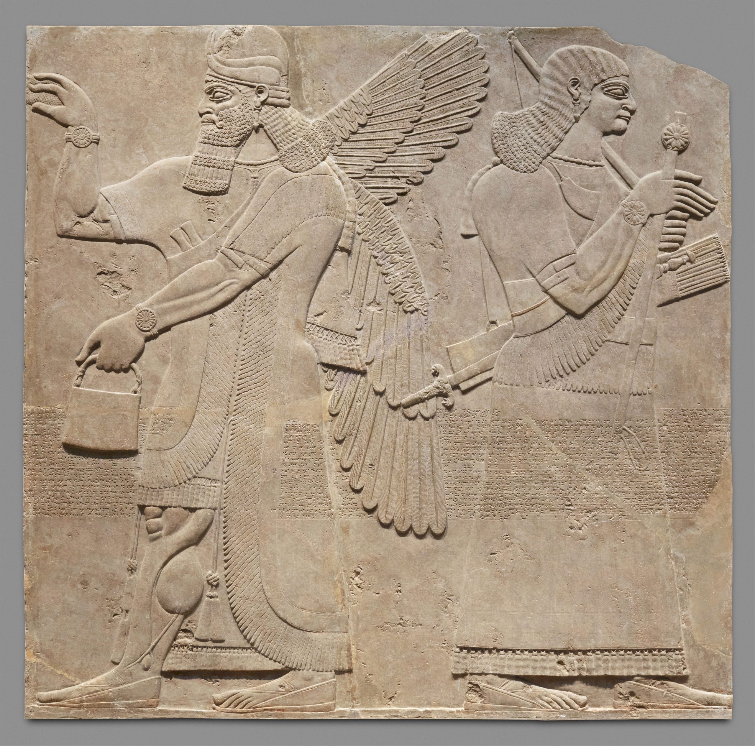 Neuassyrisches Relief mit Waffenträger, Bogen und Köcher