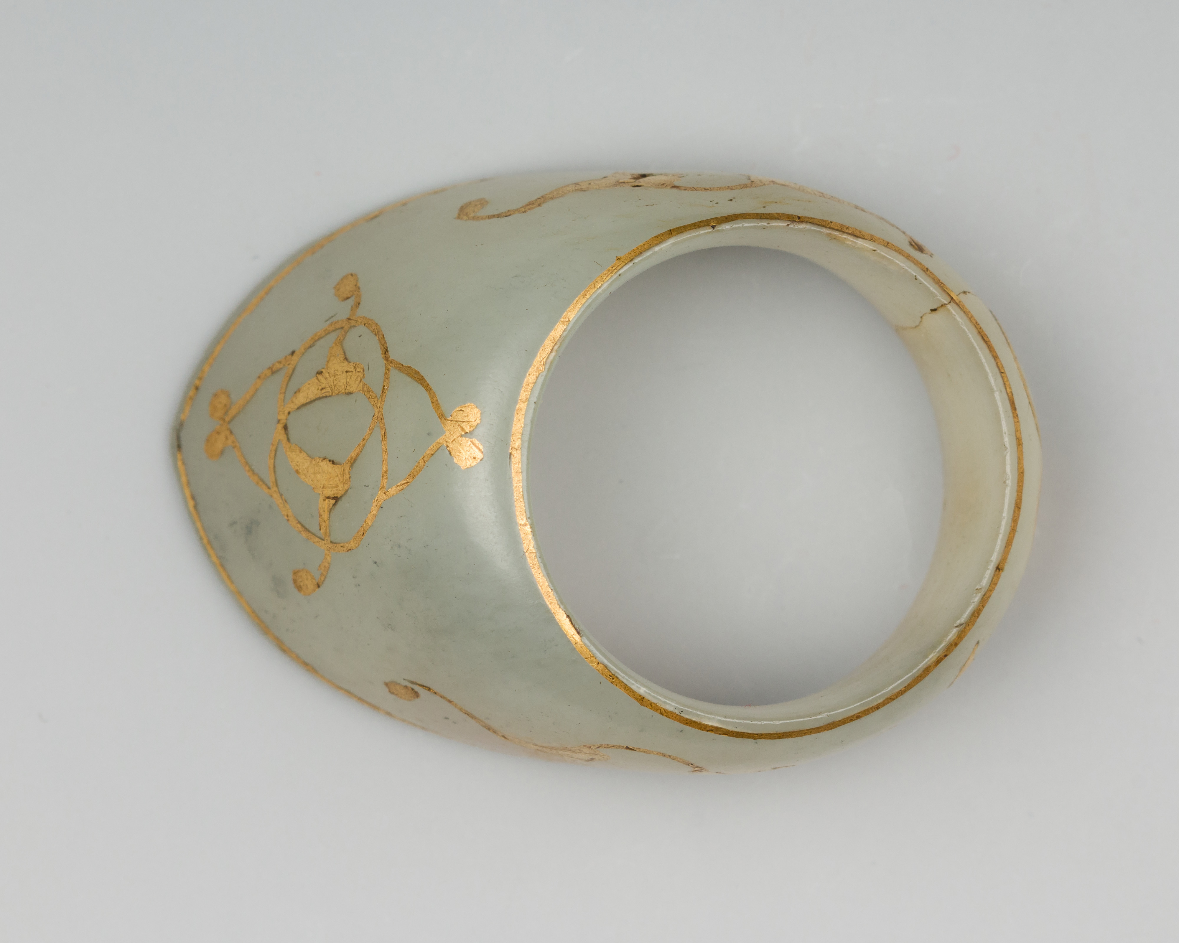 Historischer osmanischer Daumenring für Bogenschützen aus Jade und Gold